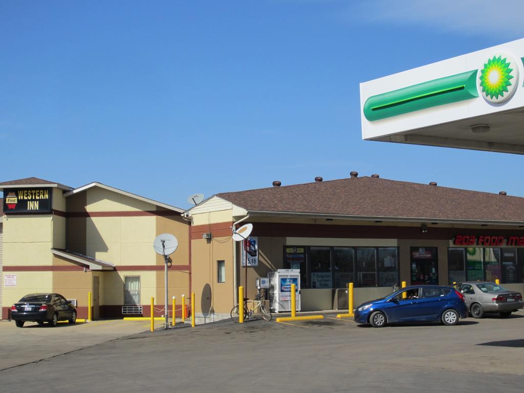 First Western Inn - Fairmont City Exterior foto