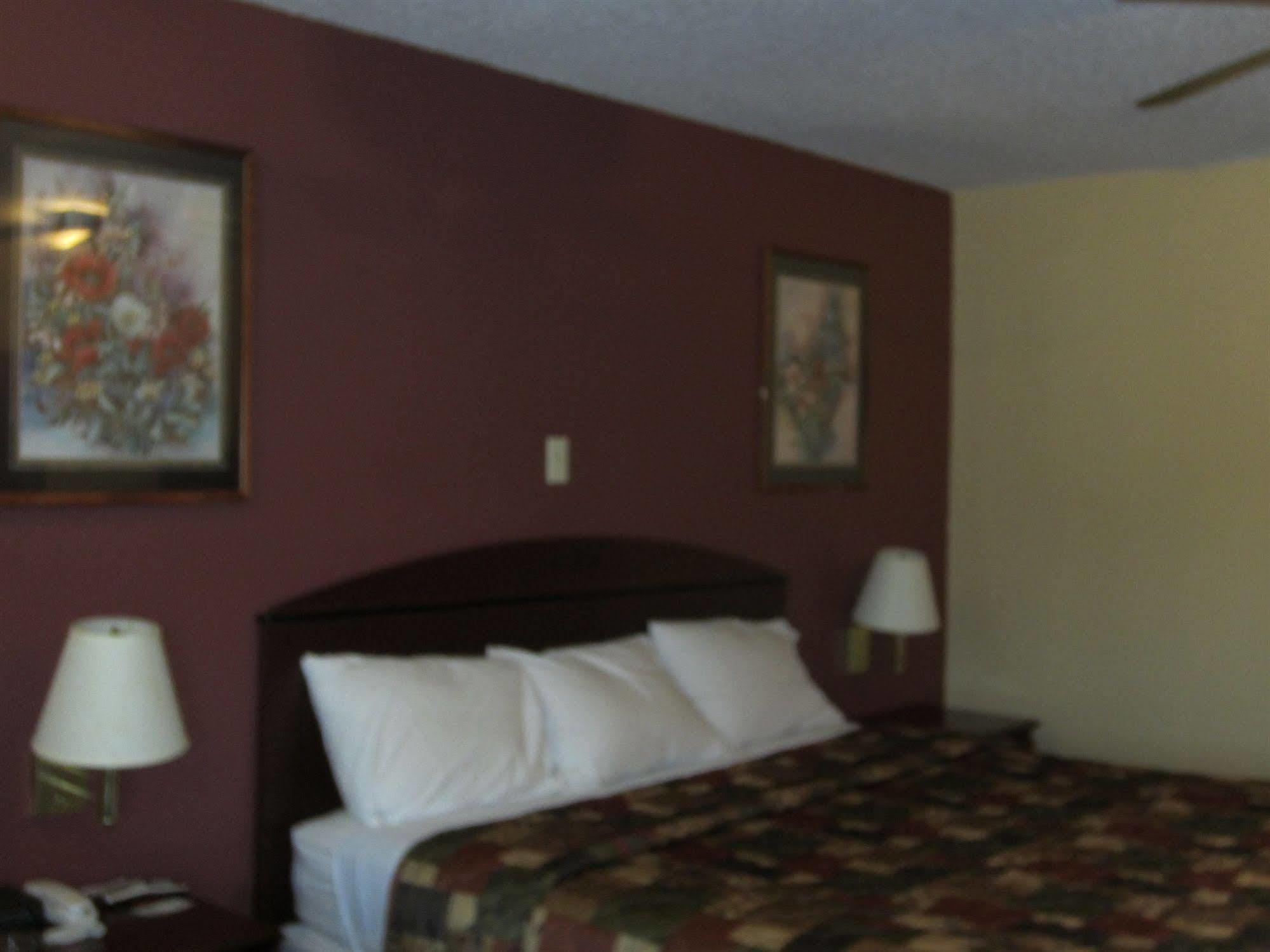 First Western Inn - Fairmont City Exterior foto